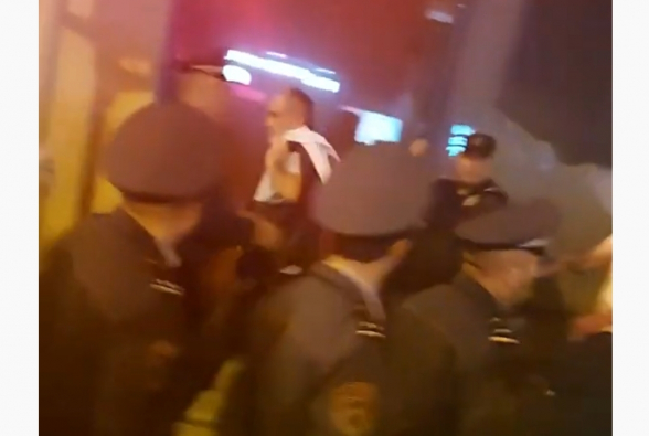 Թուրքամետ Արմեն Մարտիրոսյանը սադրել է երթի մասնակիցներին (տեսանյութ)